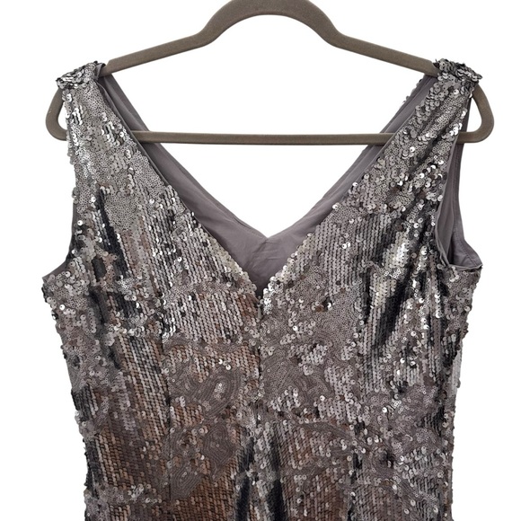Rene Ruiz Collective V-neck Sequin Gown in "Silver" Size 10 - Picture 11 of 15